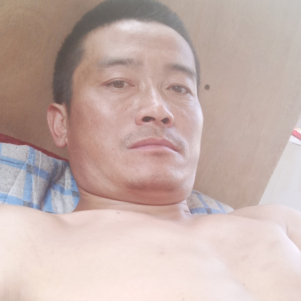 坚强打外套的照片