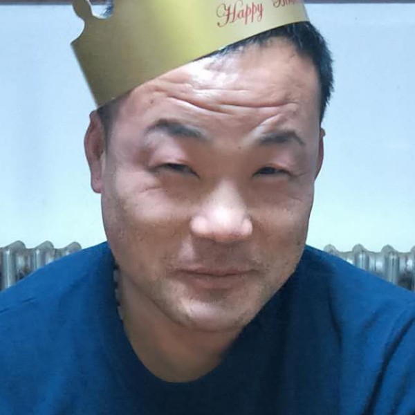 无语挽手春天的照片