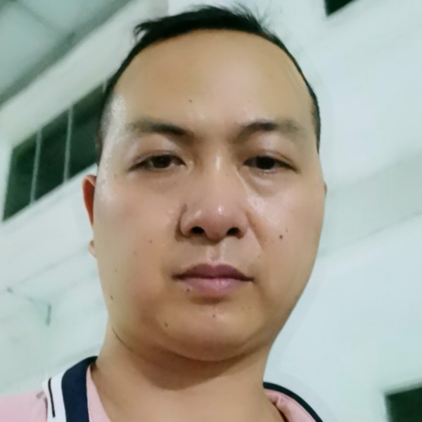 清爽蹁跹高跟鞋的照片