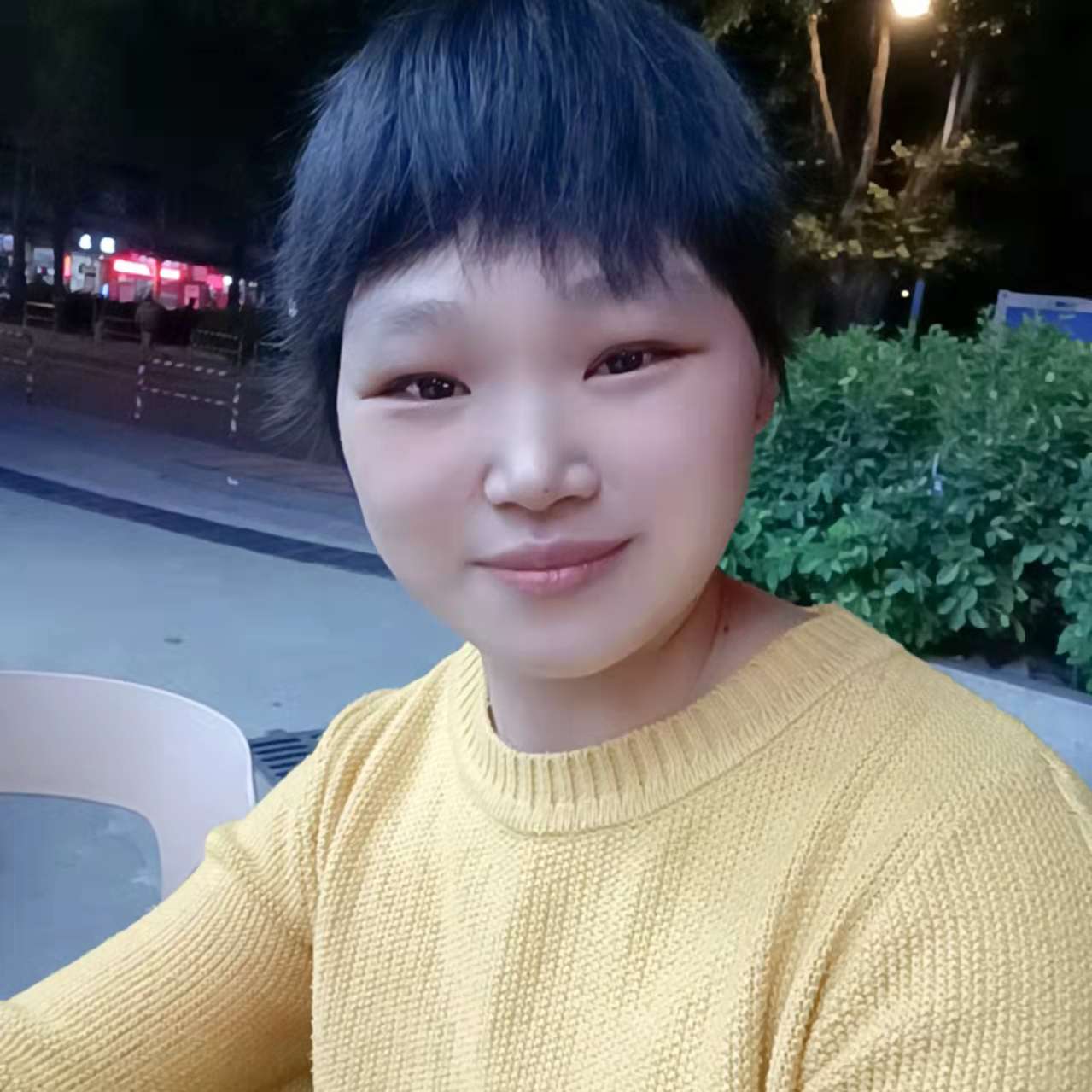 斑驳蹙眉夕阳的照片