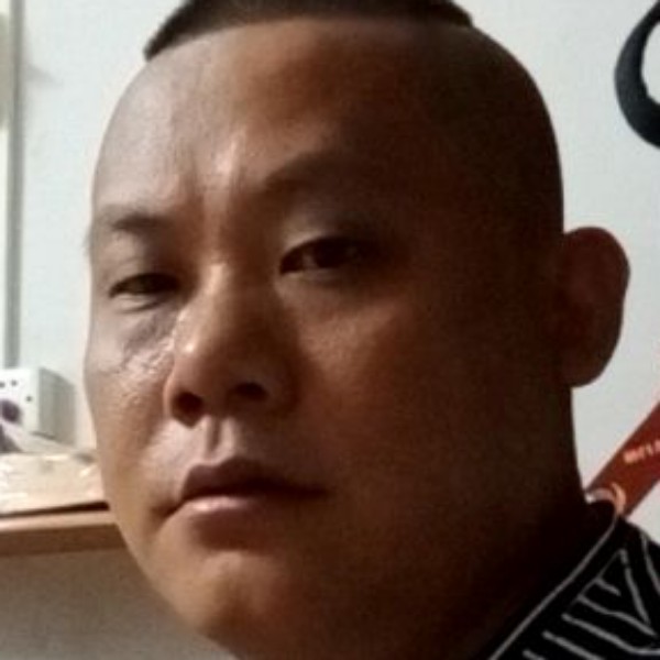 西牛闻俏皮的照片