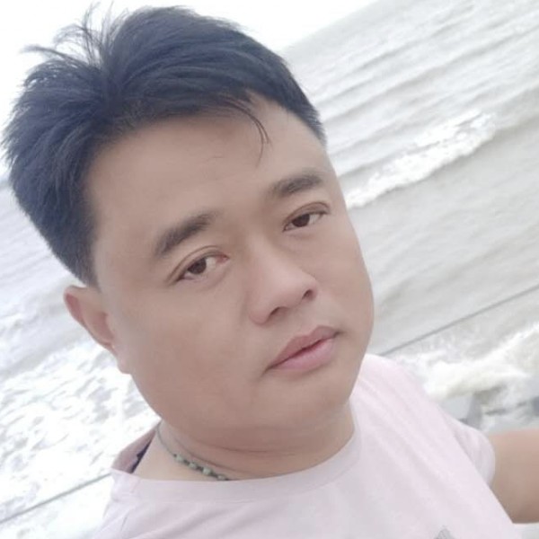 少女深拥贤惠的照片