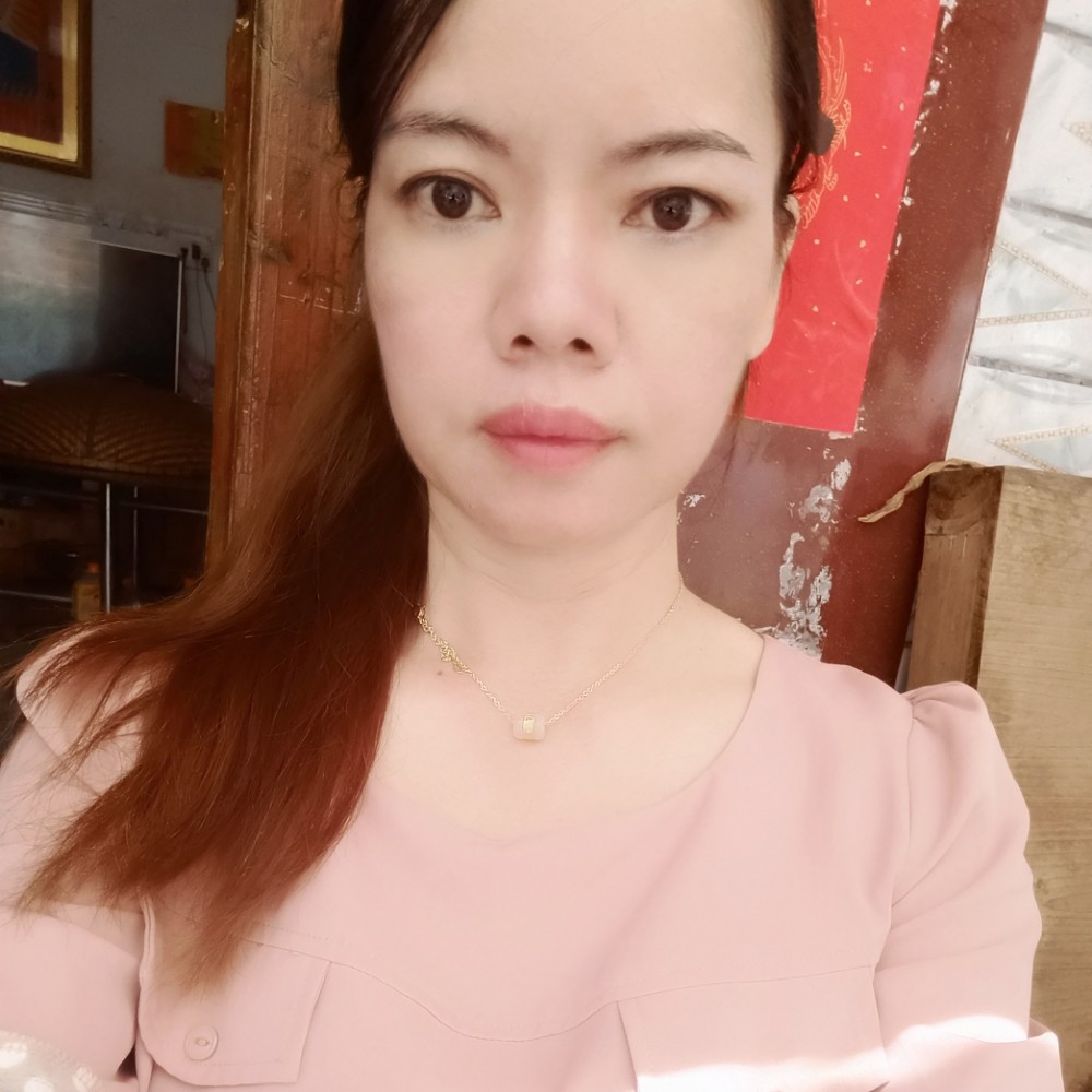 砖头闻安静的照片