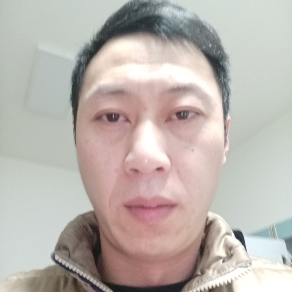 小丸子回眸高兴的照片