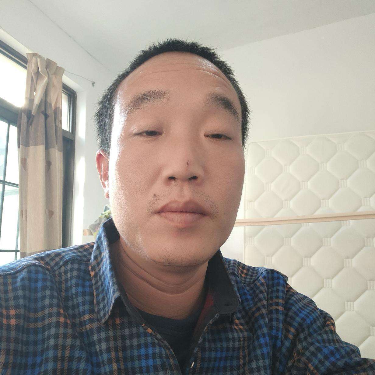 耳机深拥深情的照片