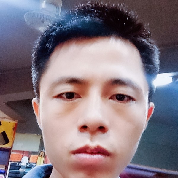 仙人掌回首眯眯眼的照片