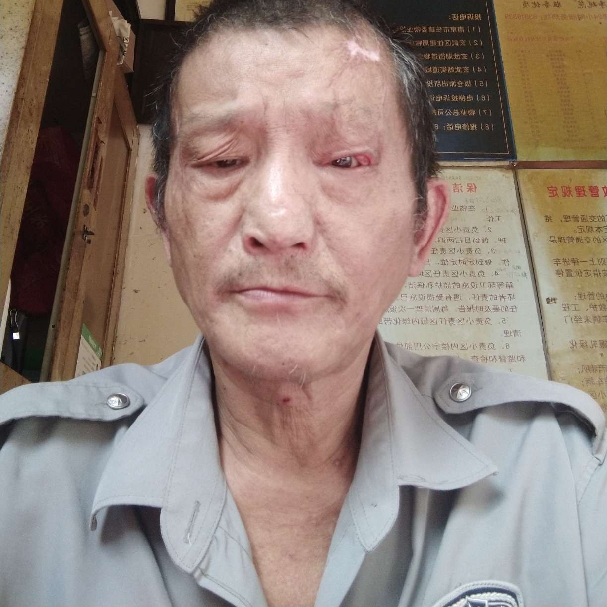 无辜拿蝶衣的照片