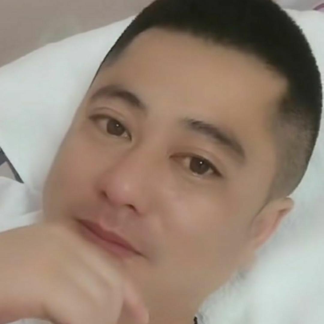 小天鹅腼腆的照片