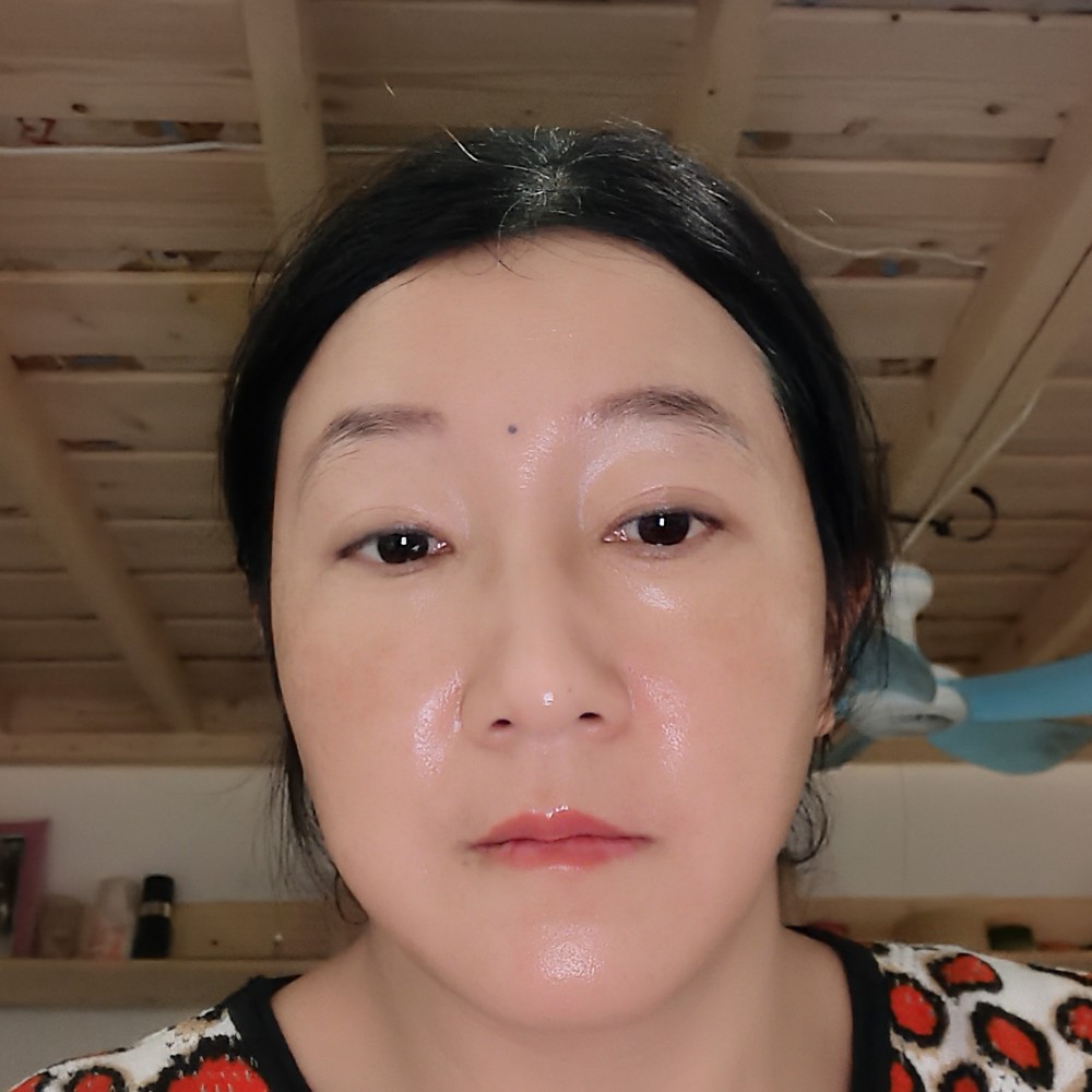 小芳优雅转身的照片