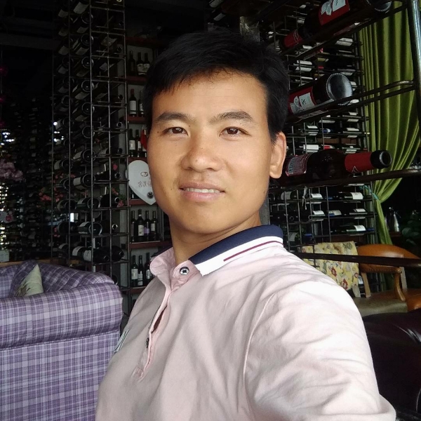 白羊座的年轻人的照片