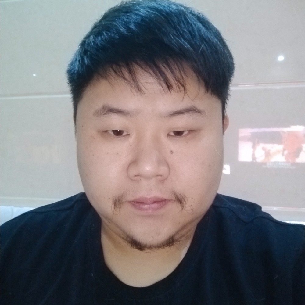 眯眯眼大叔的照片