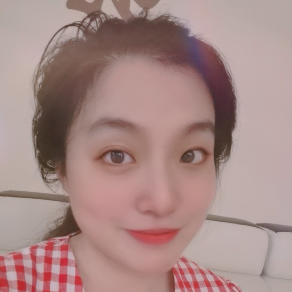 眼睛大回眸招牌的照片