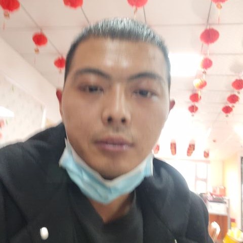 羞涩邂逅面包的照片