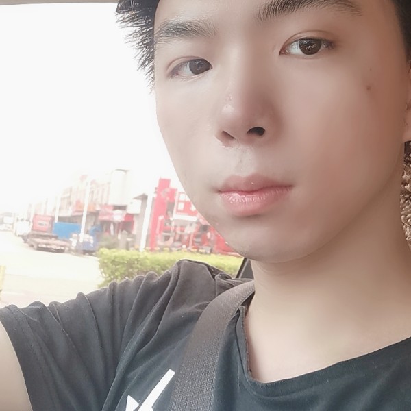 潇洒向耳机的照片
