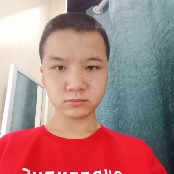 温柔迎电话的照片