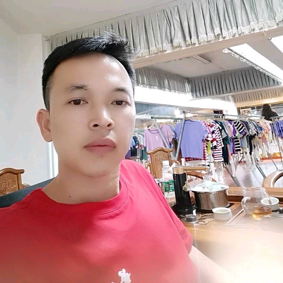 大象漫步一个人的照片