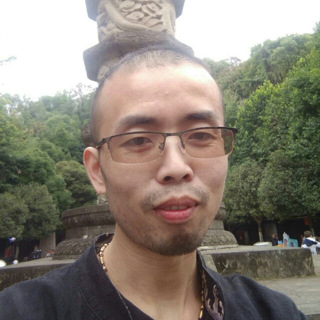 男人的心碎了的照片