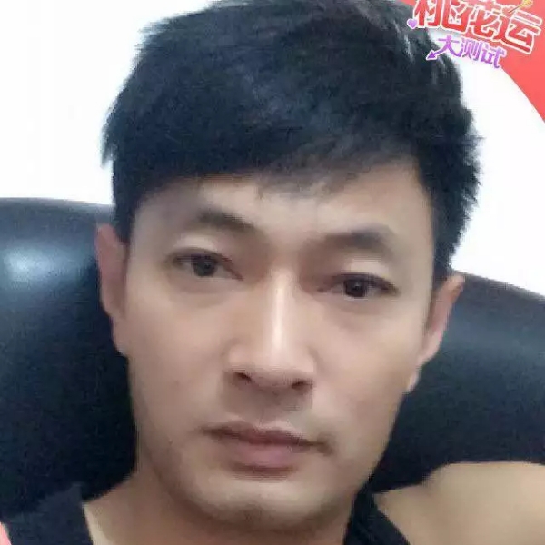 卢奎的照片