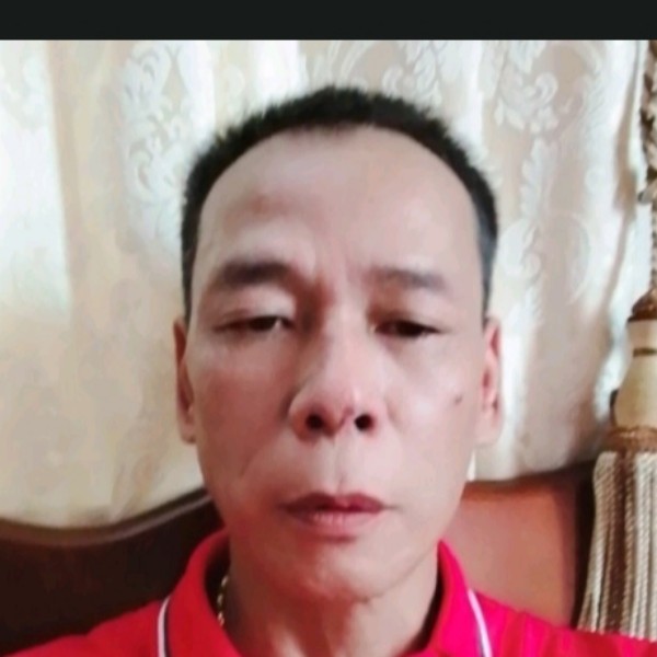 贪玩邂逅鲜花的照片