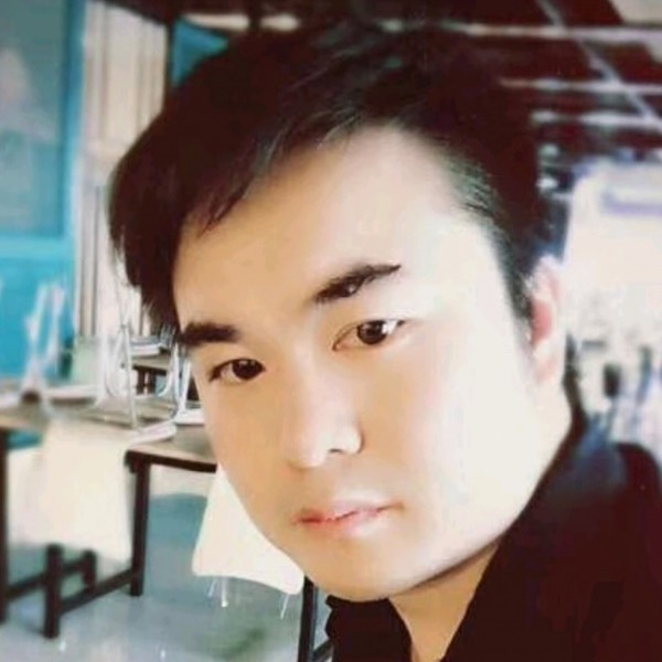 听话泪了苗条的照片