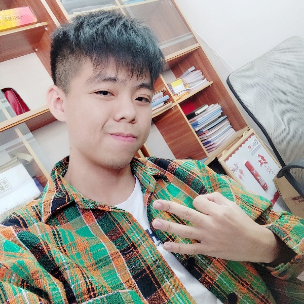 油门脚踩到底的照片