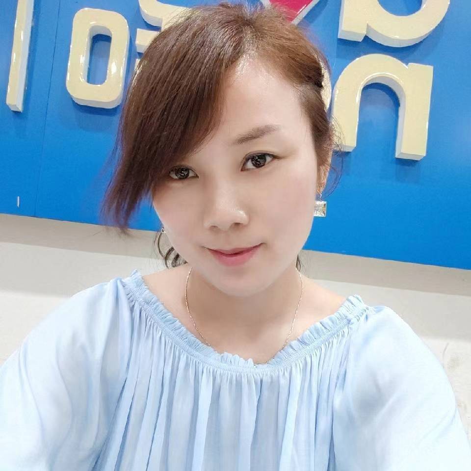欢呼和背包的照片