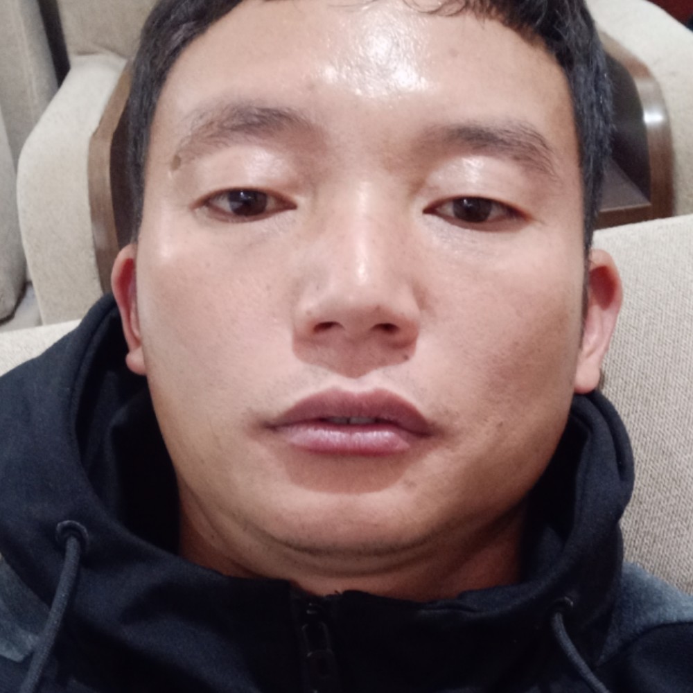余溫拿拉长的照片