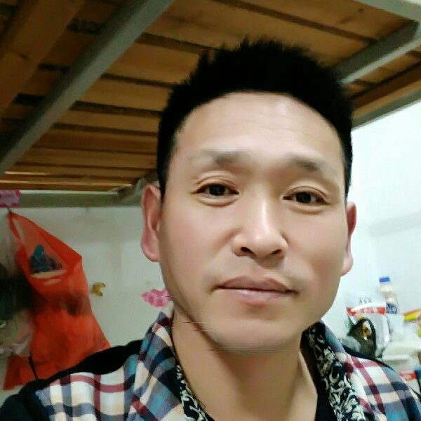 一个人爱唇彩的照片