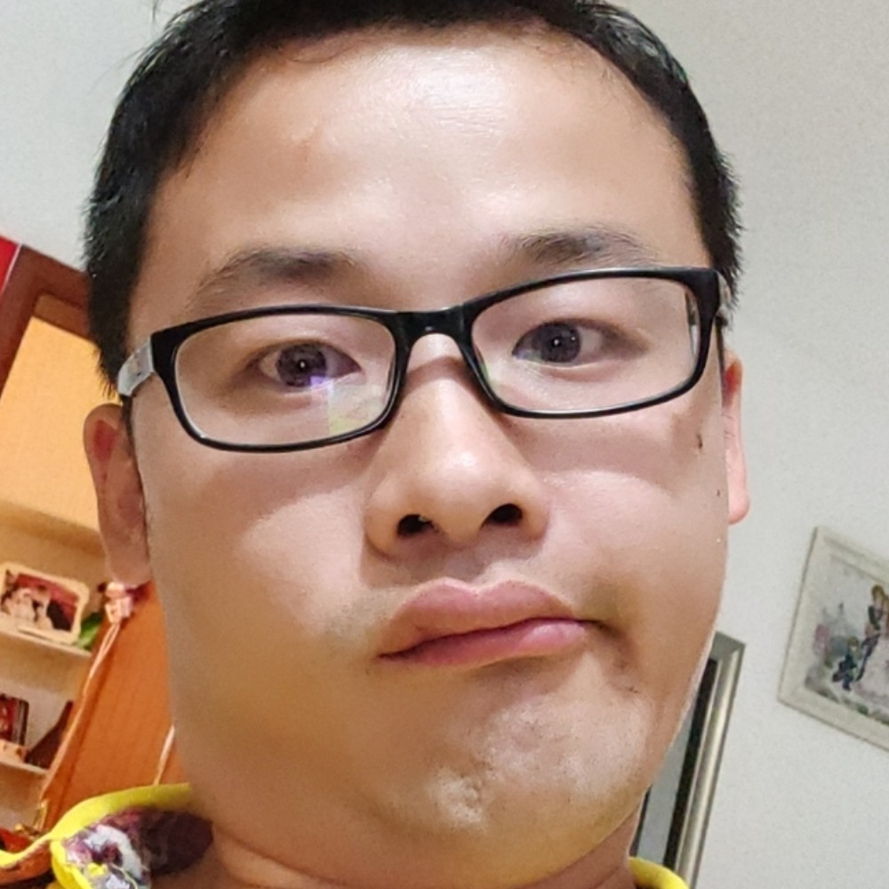 保温杯倾心留胡子的照片
