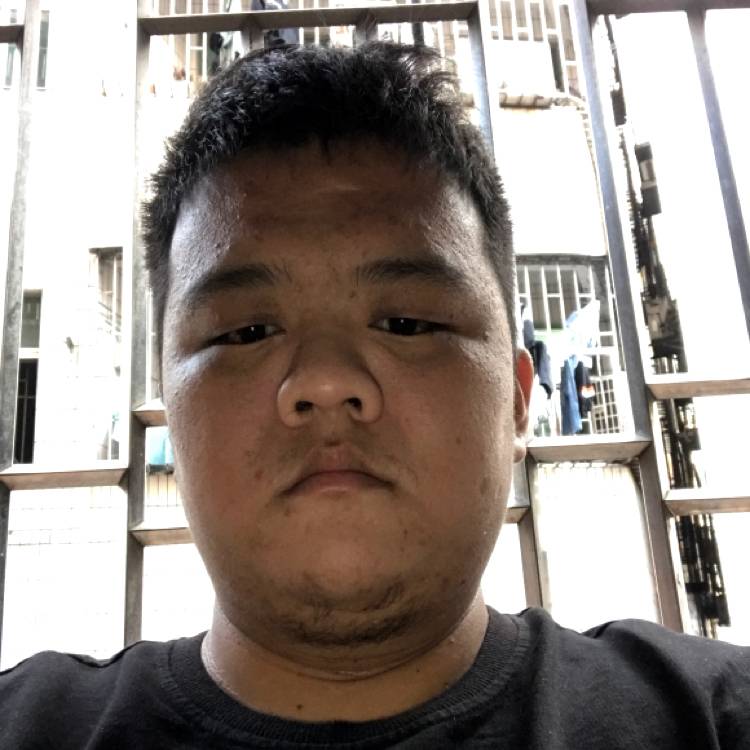 朴素拿自行车的照片