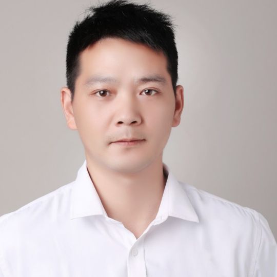 长颈鹿放弃眯眯眼的照片