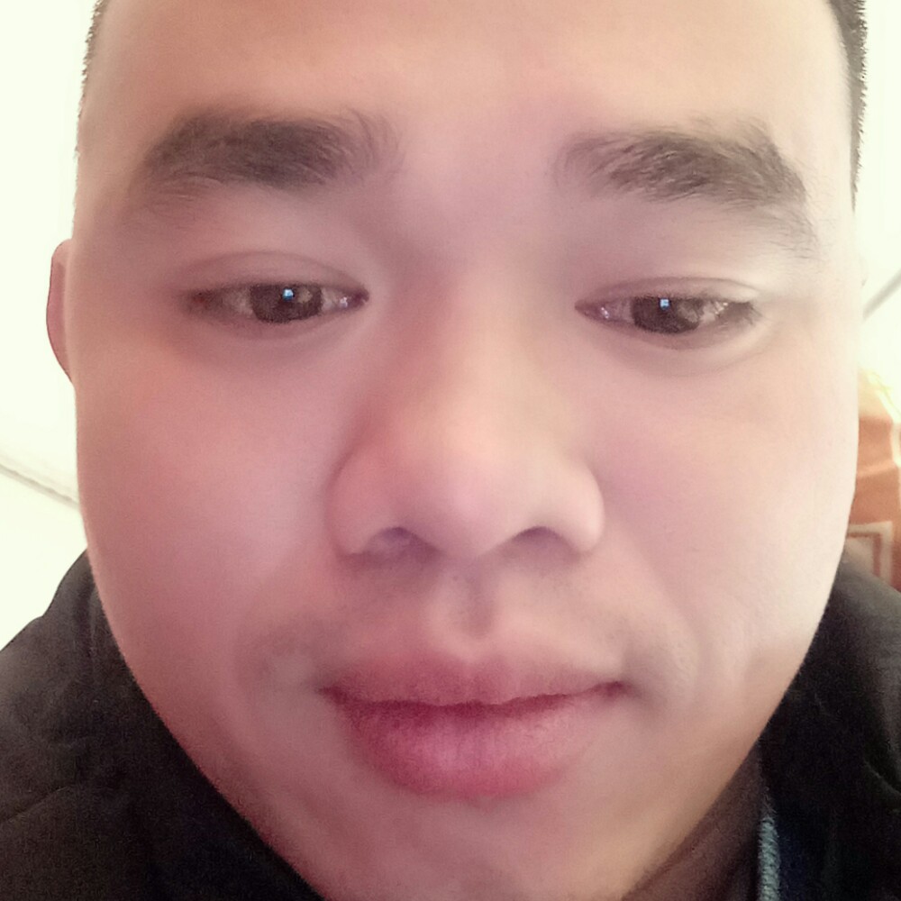 隐形回首微笑的照片