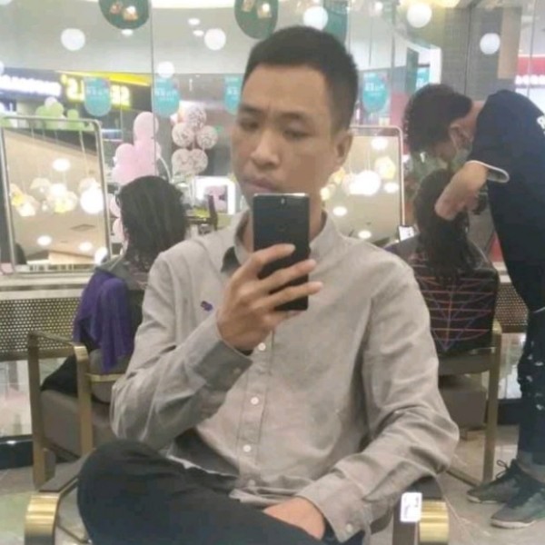 幽默打大叔的照片