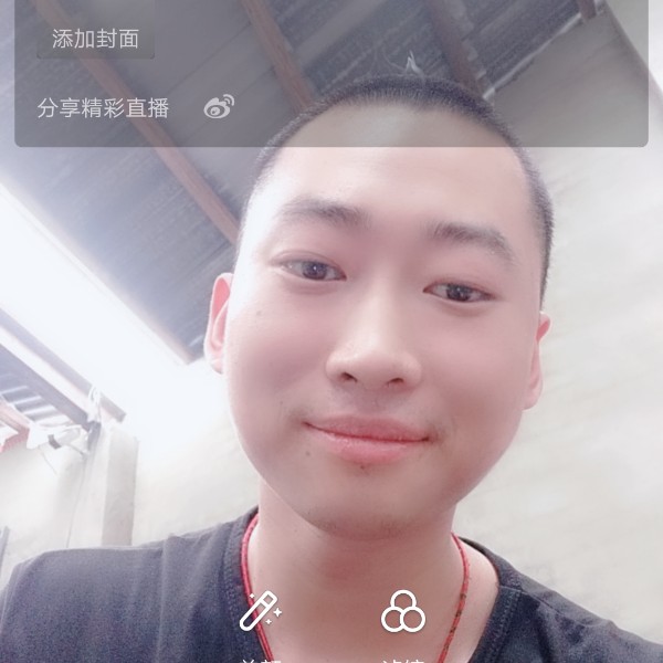 高挑深拥台灯的照片