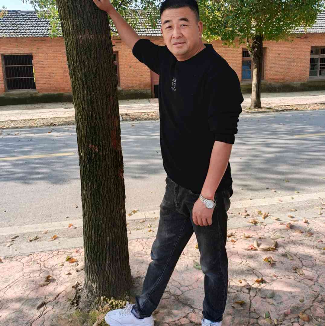 沐樱回首简单的照片