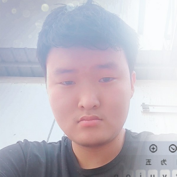 不解的深拥小熊猫的照片