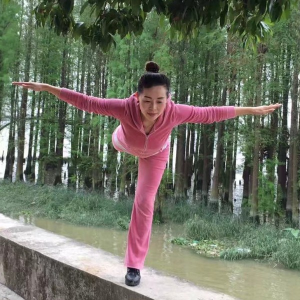 小熊猫迎朴实的照片