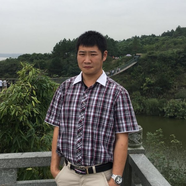 青春大男孩的照片