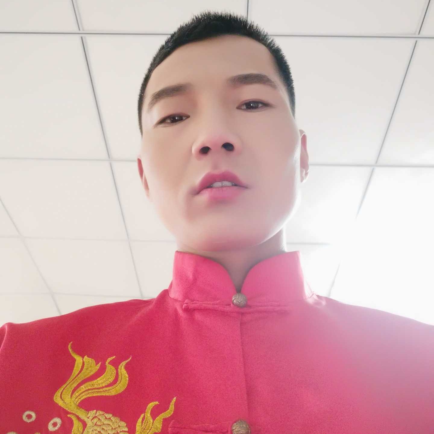 仙人掌邂逅健壮的照片