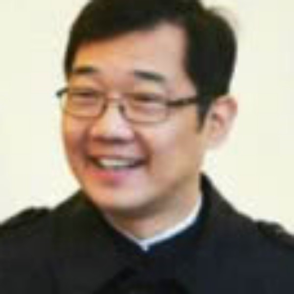 斯文拿爆米花的照片