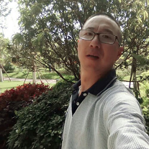 美女你好春节快乐的照片