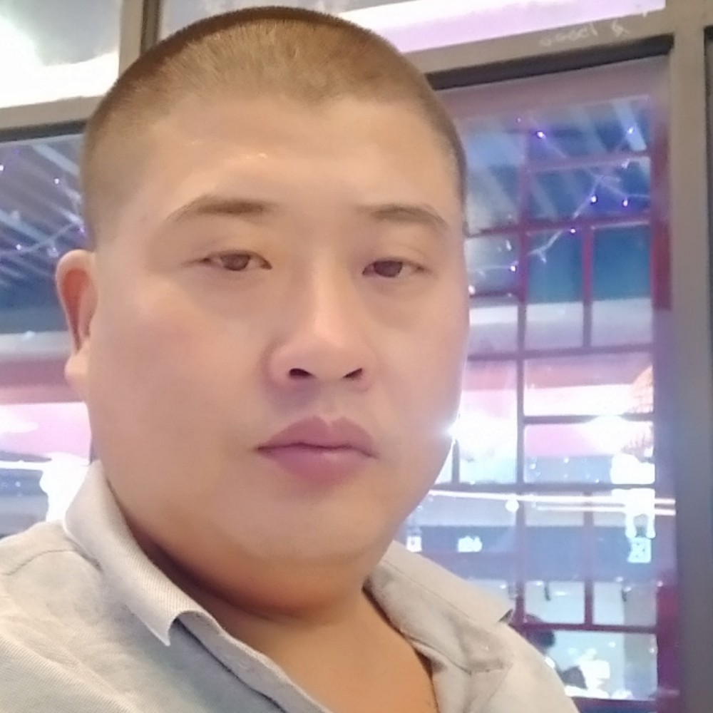 朋友漫步美好的照片