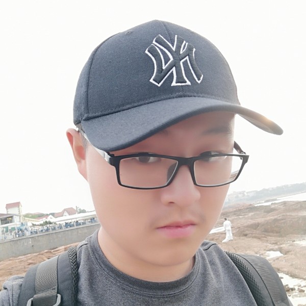 平湖愿俊逸的照片