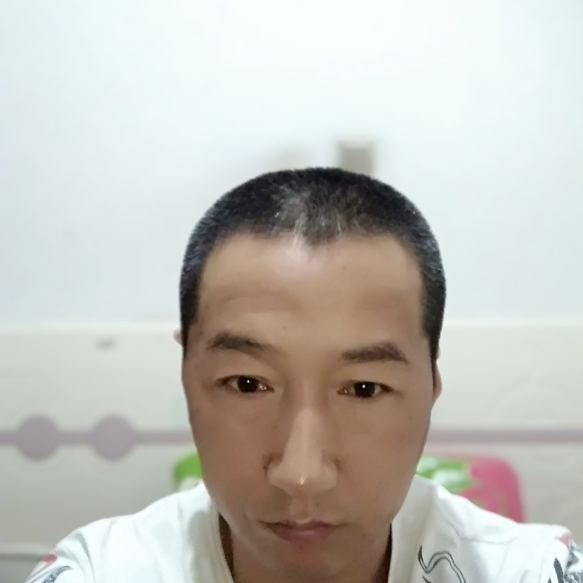 大年铃寻缘男的照片
