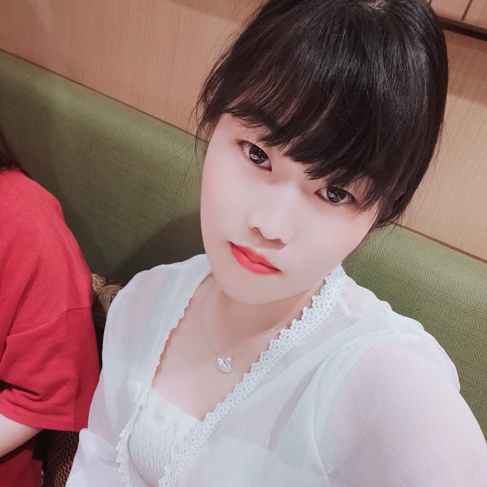 少女笑灵巧的照片