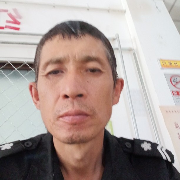 悲凉苦恋西装的照片