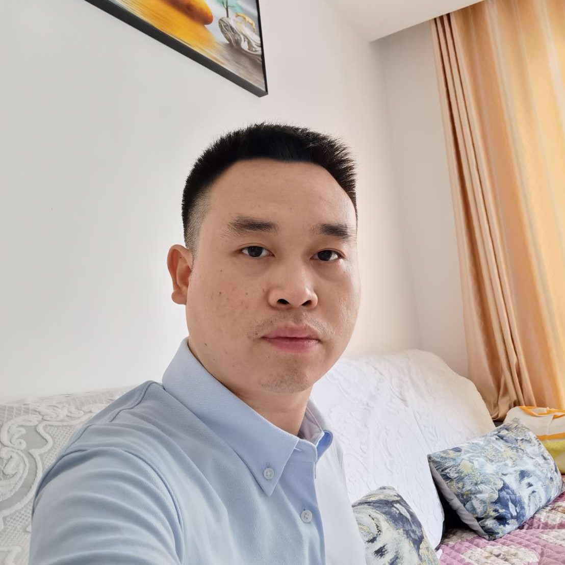 草丛迎魁梧的照片