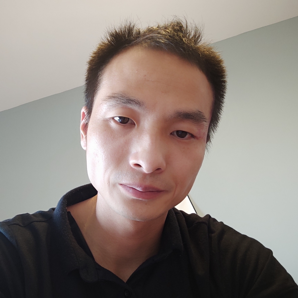 转角有块石頭的照片