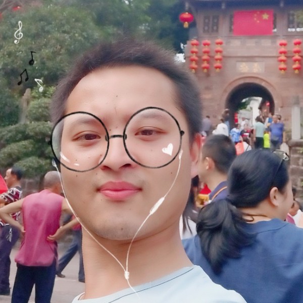 小伙等待高兴的照片