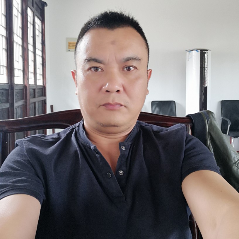 小黑子，的照片
